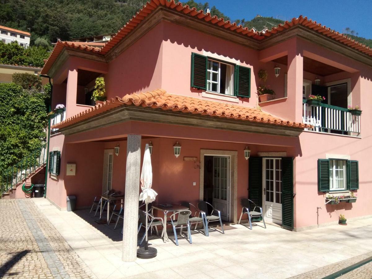 Residencial Ribeiro Hotel Geres Exterior photo