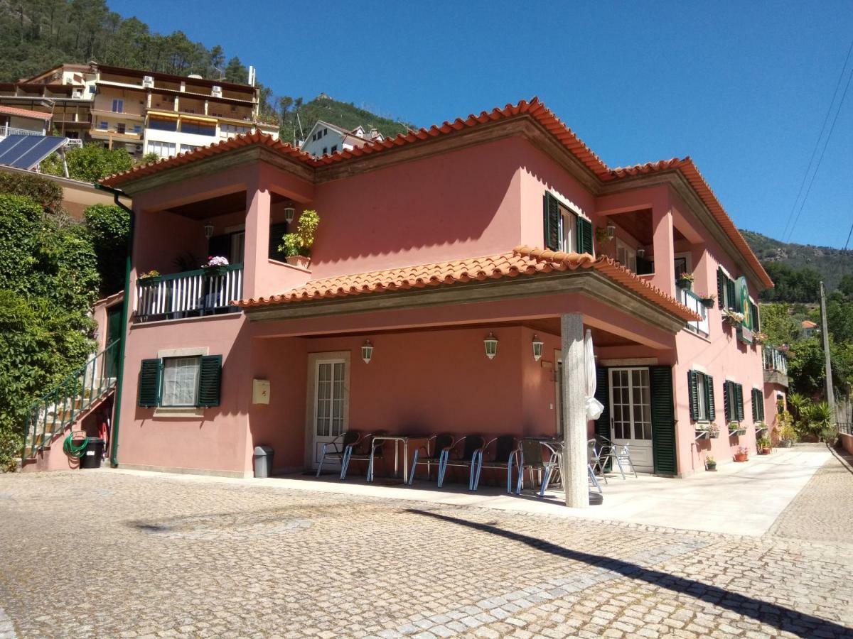 Residencial Ribeiro Hotel Geres Exterior photo
